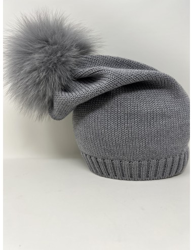 Modello 100% lana calato dietro con pon pon grande colore grigio