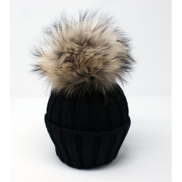 Hat realized in 100% merino whool made in italy ribbed with real fur pon pon color black